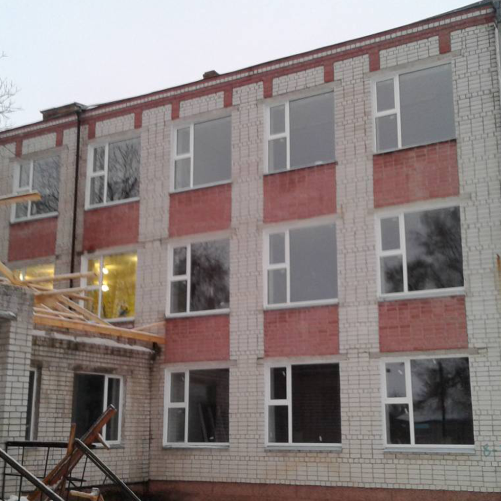 Заміна вікон та дверей в Добрянському ліцеї, смт. Добрянка. Ремонт приміщень від компанії "Семидар".